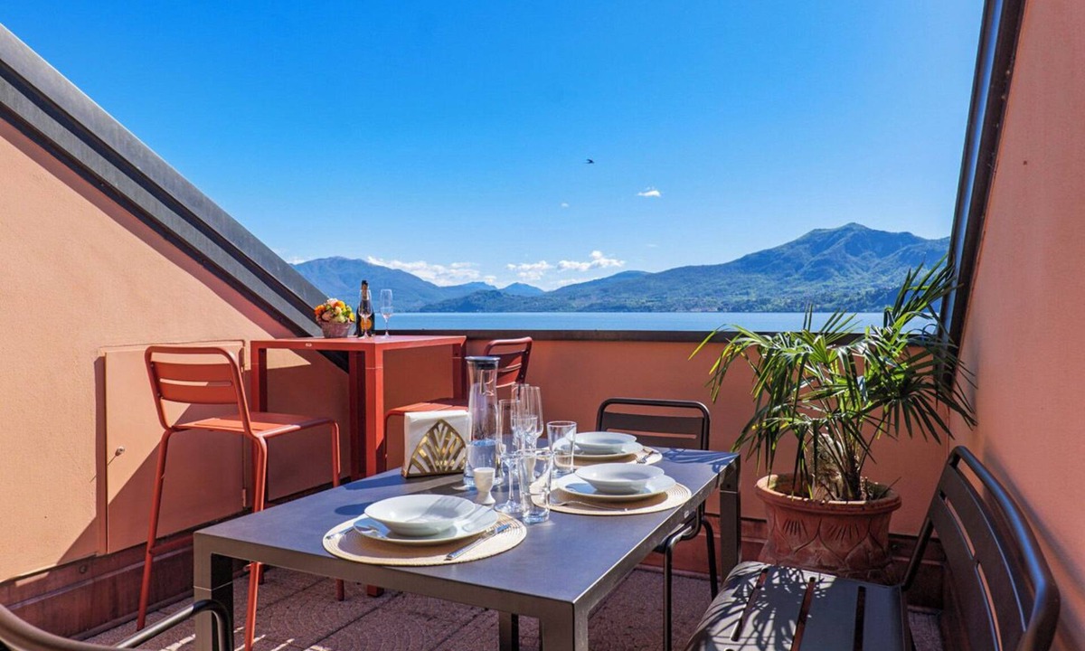 Ghiffa Apartment | Spacious 3-room apartment with dream lake view & private beach right on the lake
