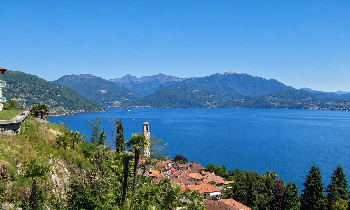 Gonte Apartment | Spacious 3½-room apartment with beautiful sunny garden & view of the lake