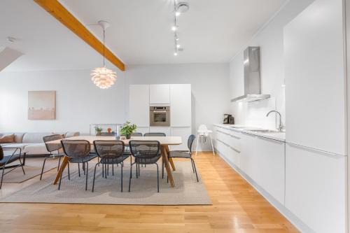 Tromso Apartment | Spacious 3BD Two Level Apartment Close to Tromsø Centre