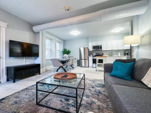 Aspinwall Hill Apartment | Spacious 3Bed, 2Bath, Near Hospitals & Transports