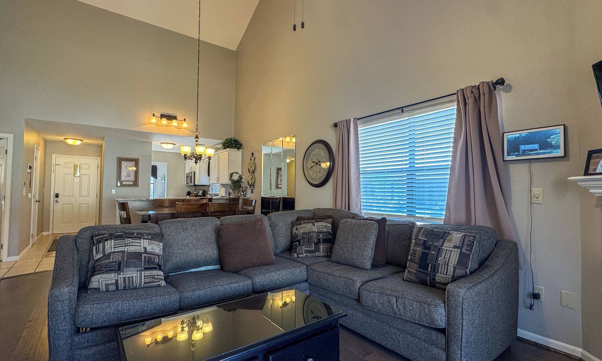 Table Rock Condo | Spacious 3BR/3BA Pointe Royale Condo | Pools | Golf | Near Top of the Rock (PR 55-5)