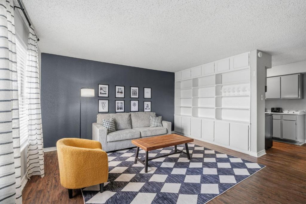 Briarforest Apartment | Spacious 3BR Apt in Houston