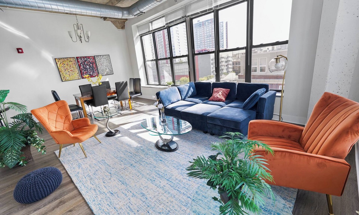 Near South Side Apartment | Spacious 3BR Corner Skyline Unit Near McCormick Place & Museum Campus