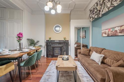 Shaughnessy Village Apartment | Spacious 3BR Downtown - 2 Queen & Bunk & Sofa Bed
