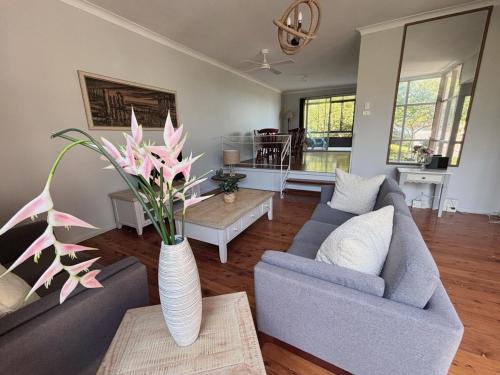 East Gosford House | Spacious 3BR Home - Quiet Street - Long Stay Welcome