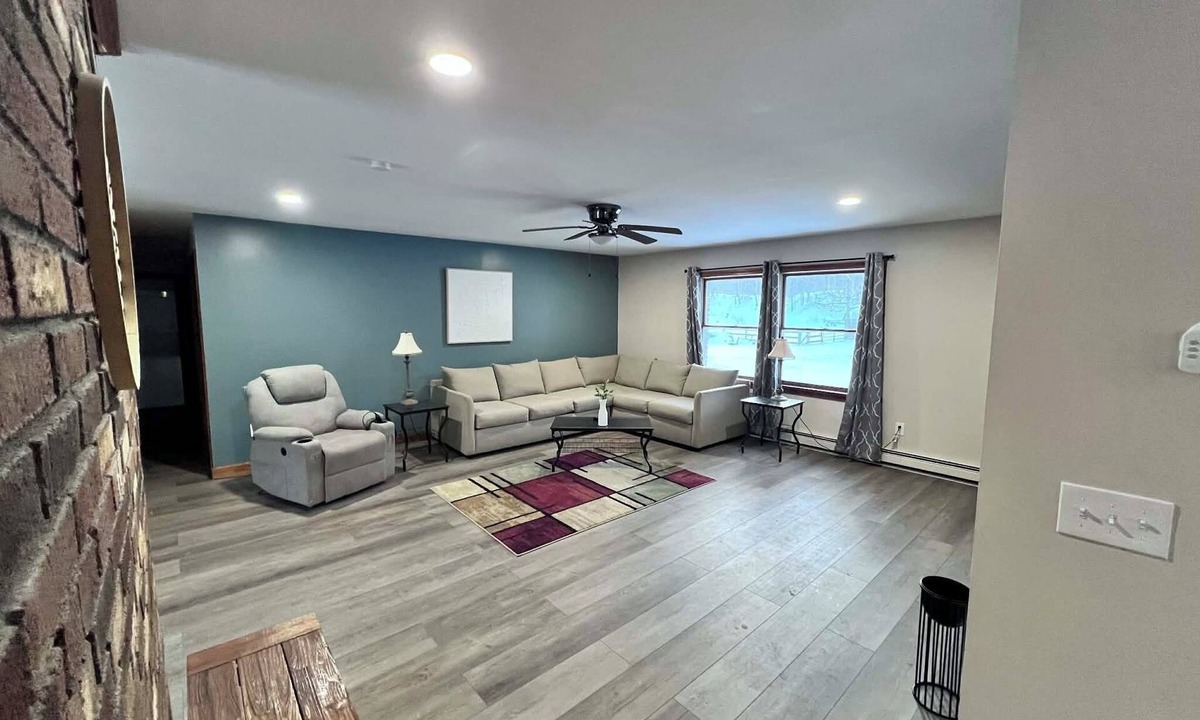 Palenville House | Spacious 3BR Home ~ Sleeps 6 ~ Near Catskill Mountains & Skiing ~ Yard ~ Parking