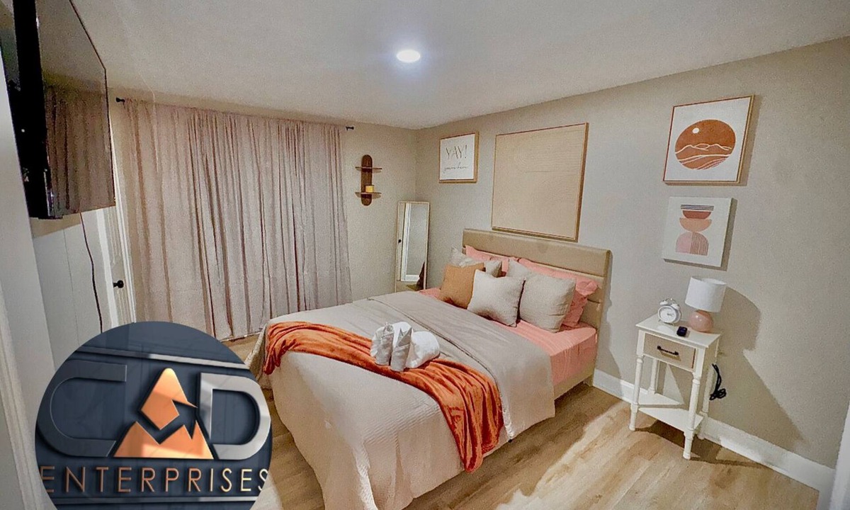 Bexley House | Spacious 3BR Home Sleeps 12 10 Mins to Airport