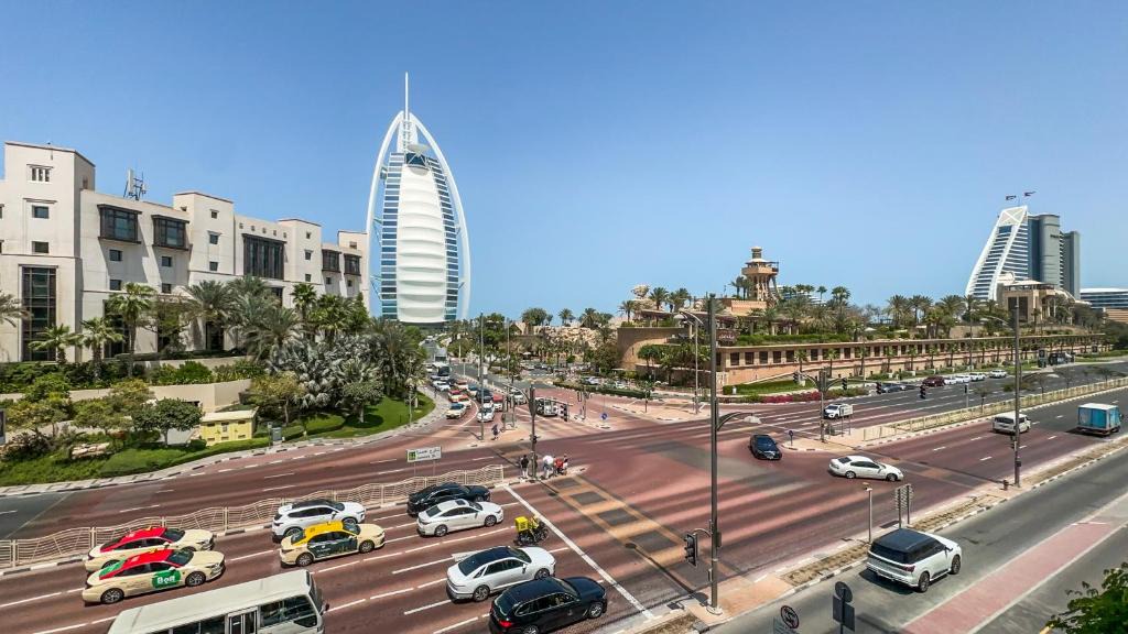 Umm Suqeim 3 Apartment | Spacious 3BR in Lamtara, Burj View