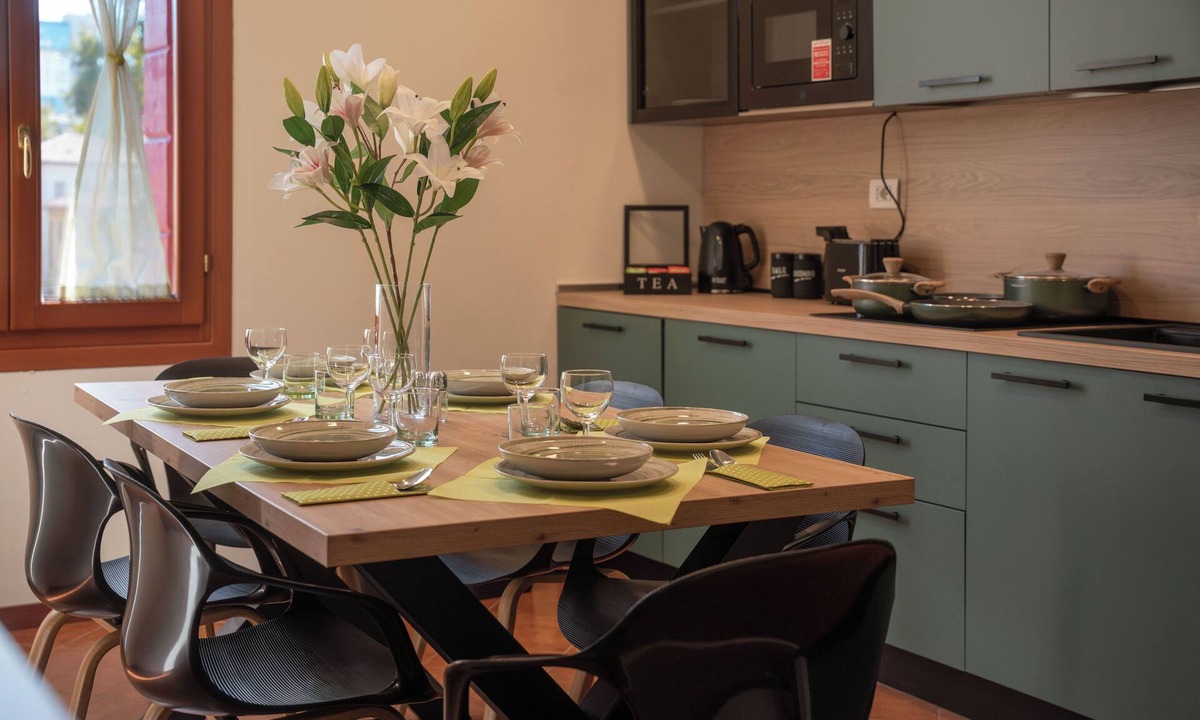 Mestre Apartment | Spacious 3BR Near Venice—2 Baths, Smart TVs, AC, Free Parking, Sleeps 8