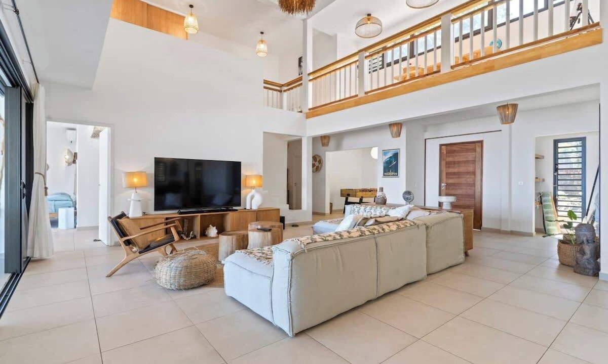 Paea House | Spacious 3BR Oceanfront Retreat Paea, Tahiti