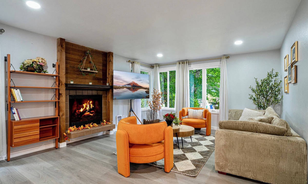 Redmond House | Spacious 3BR Retreat by Microsoft with Backyard