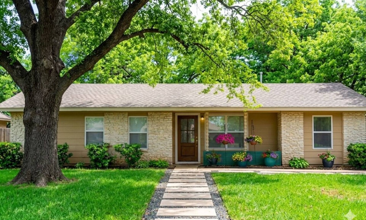 South Manchaca House | Spacious 3BR SoCo Family Retreat ❤️ Big Private Yard | Minutes to Downtown