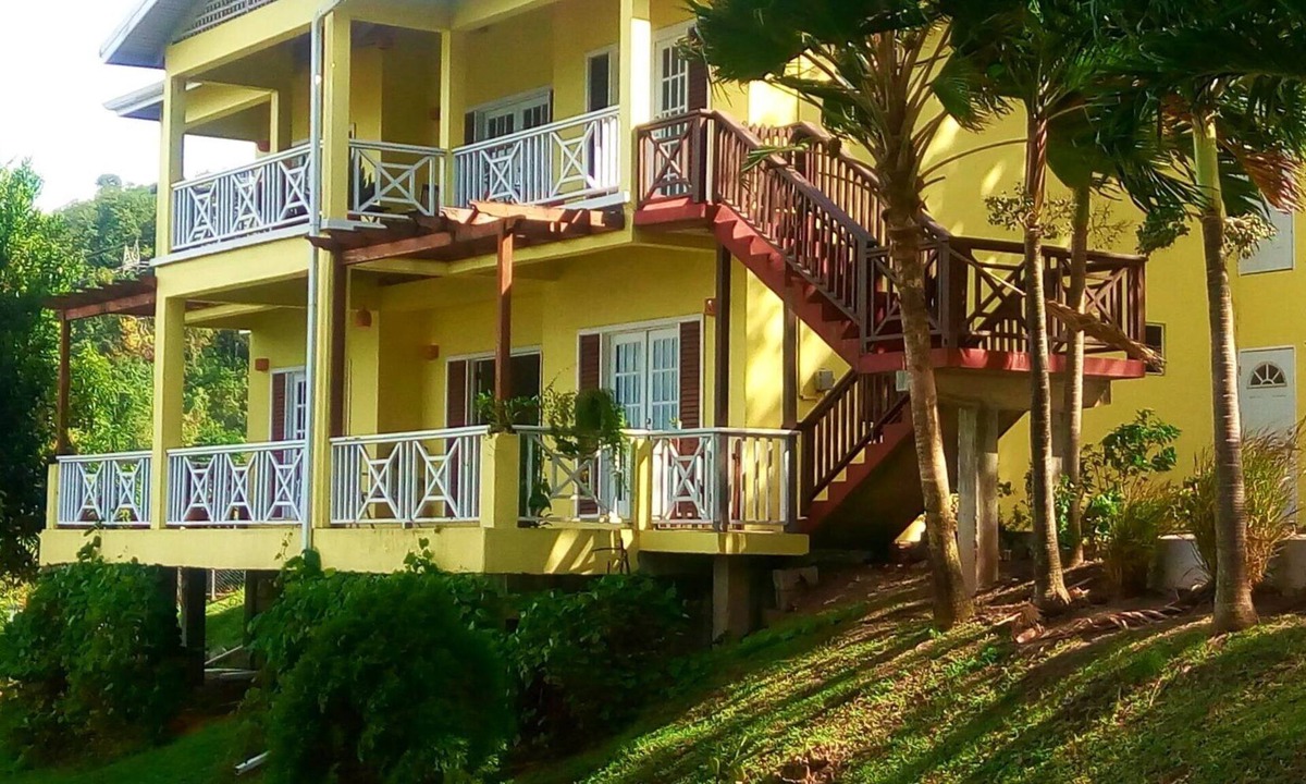 Charlotte House | Spacious 3BR Villa, Stunning Caribbean Sea View & 10 mins from the beach!