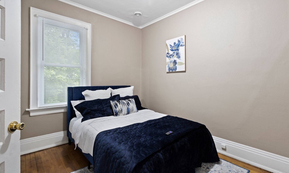 Washington Heights Apartment | Spacious 3br - w/Garage