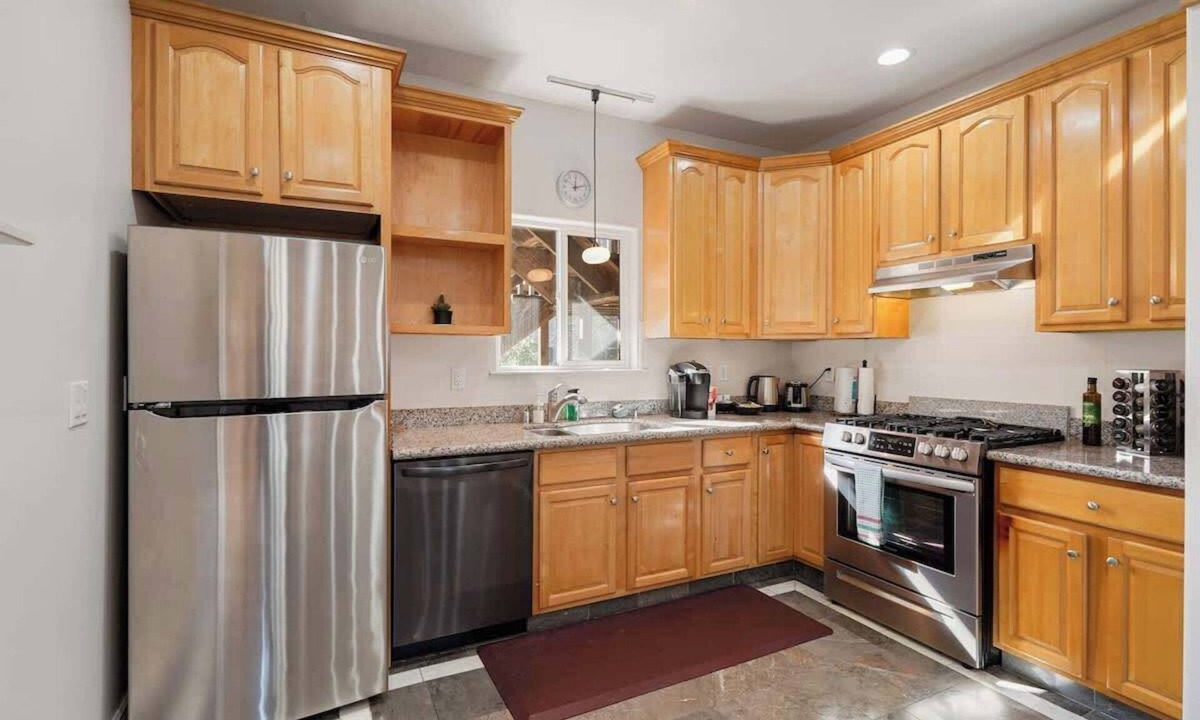 Silver Terrace House | Spacious 3BR1.5 Bath 2nd Floor in San Francisco
