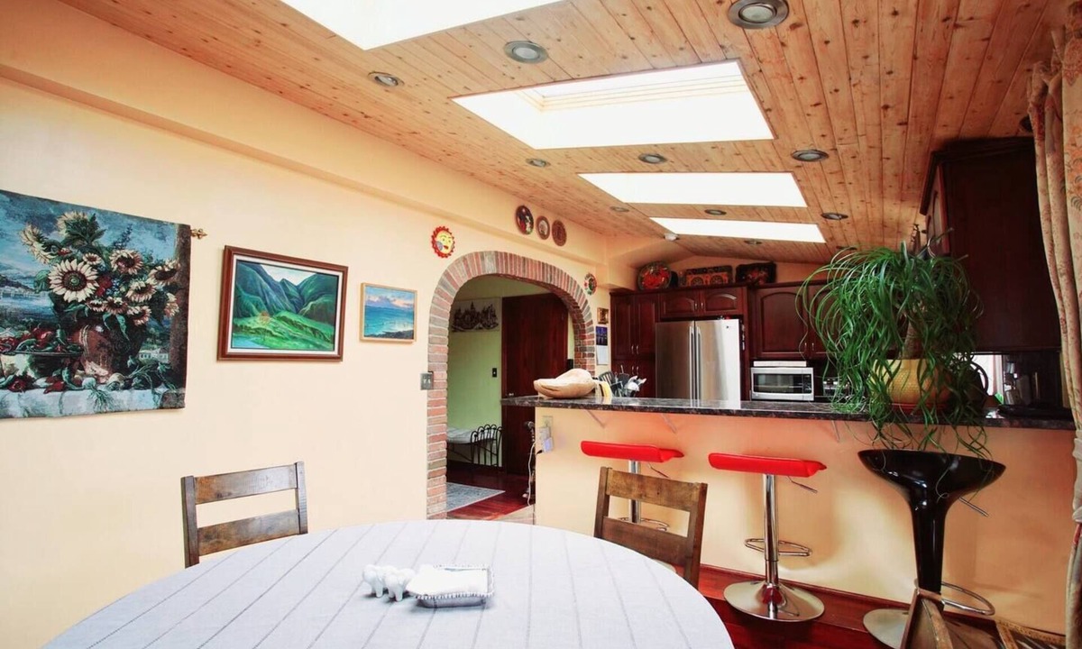 Glendale House | Spacious 4+2 bedroom 9 beds house with dedicated office, loft, and jacuzzi