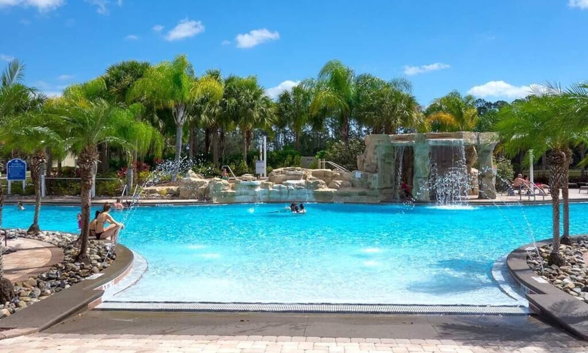 West Kissimmee House | Spacious 4 bed 3 bath Townhome with pool 5 STARS! Paradise Palms Gated Resort