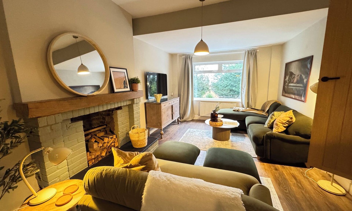 Little Malvern House | Spacious 4-Bed Cottage w/Hot Tub & Parking in Malvern.Perfect for Family Getaway