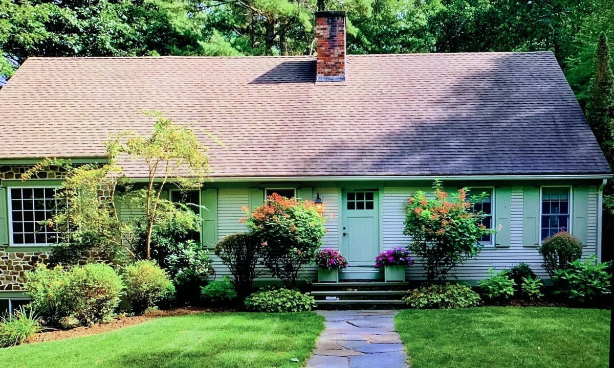 New Marlborough House | Spacious 4-bedroom house in peaceful Southfield with AC, WiFi and more!