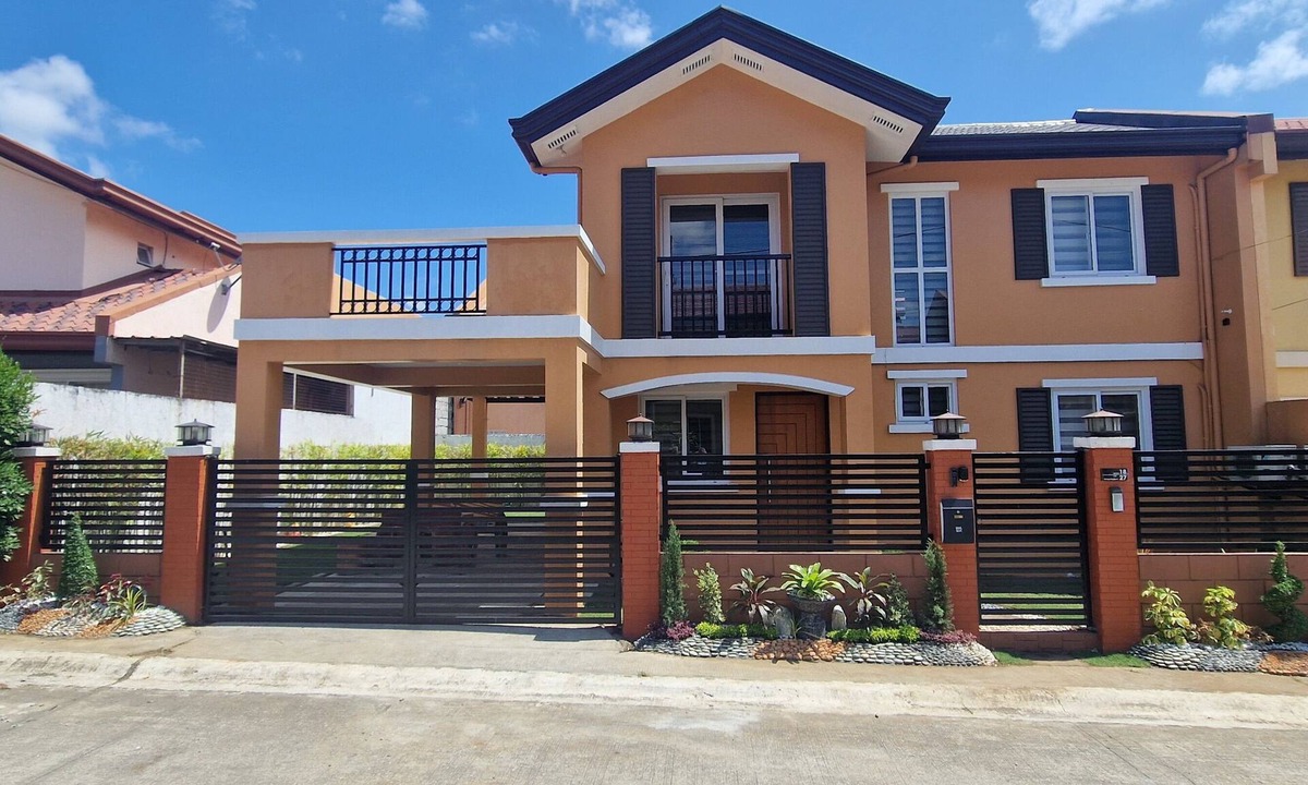 Silang House | Spacious 4-bedroom house with AC in gorgeous Silang