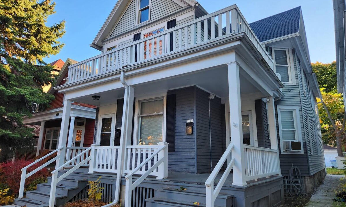 Upper East Side Apartment | Spacious 4-bedroom apartment with WiFi, treadmill in charming Milwaukee