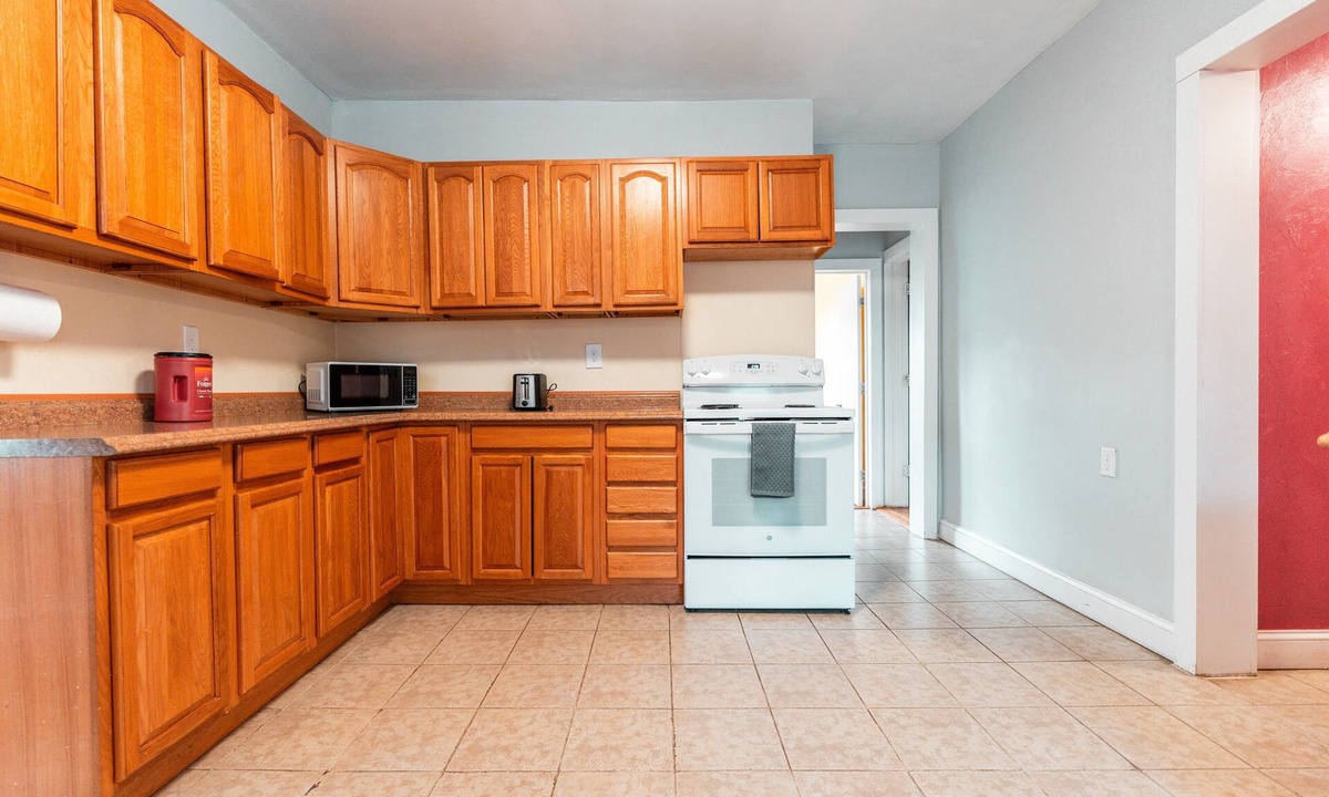 Worcester Apartment | Spacious 4-bedroom apartment close to UMass Medical and St. Vincent Hospital
