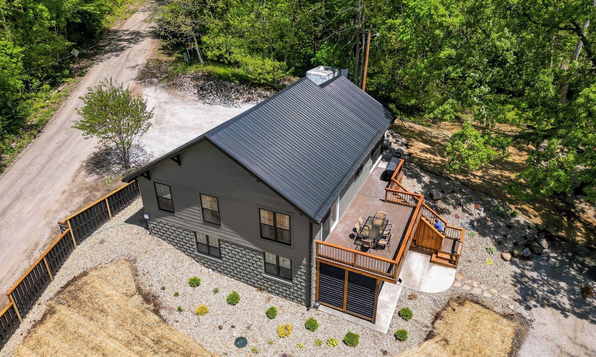 Marshall House | Spacious 4-bedroom cottage near Turkey Run State Park