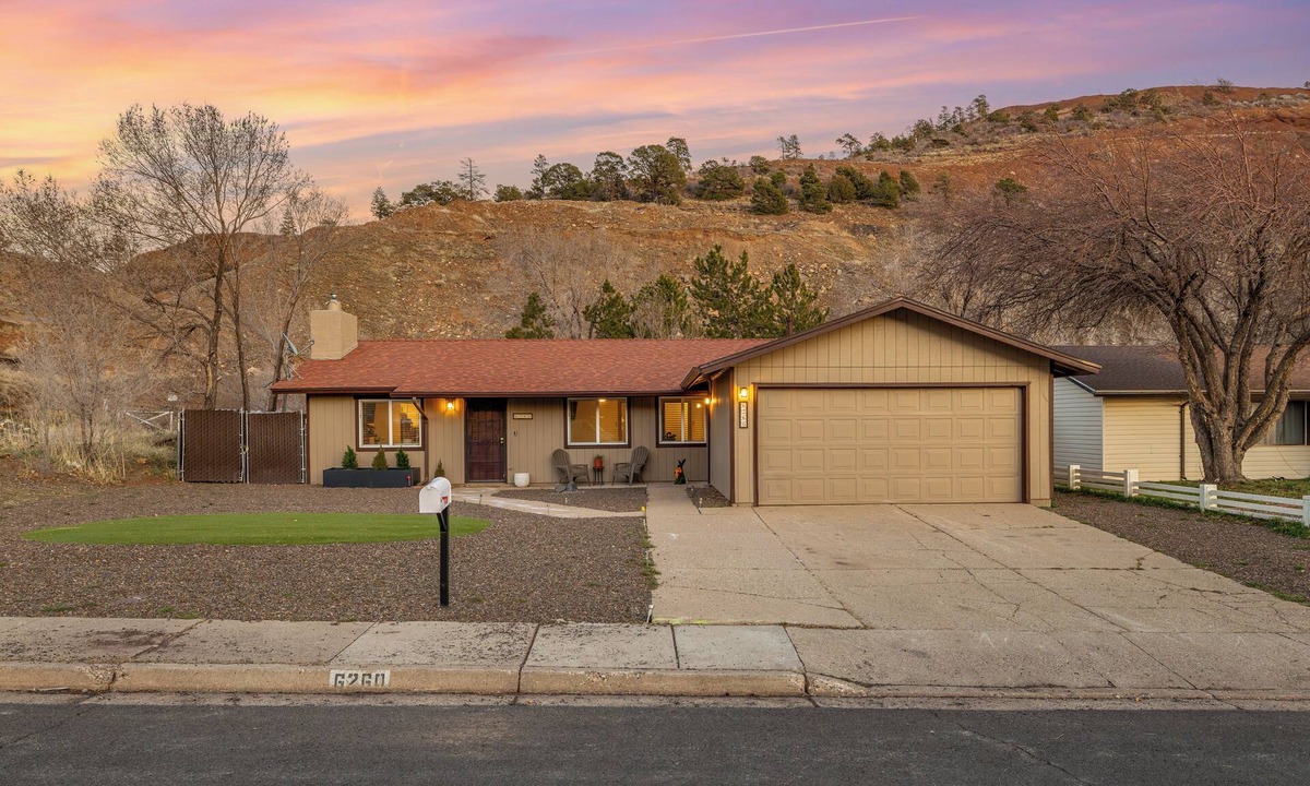 Flagstaff House | Spacious 4-bedroom family and pet-friendly house in tranquil Flagstaff, Arizona.