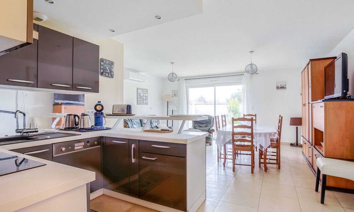 Biscarrosse House | Spacious 4-Bedroom House in Biscarrosse with WiFi, A/C, Terrace & Parking, Pet-Friendly