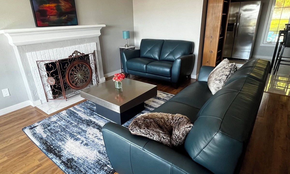 El Cerrito House | Spacious 4-bedroom house with AC, in El Cerrito CA with views of Mt. Tamalpais,