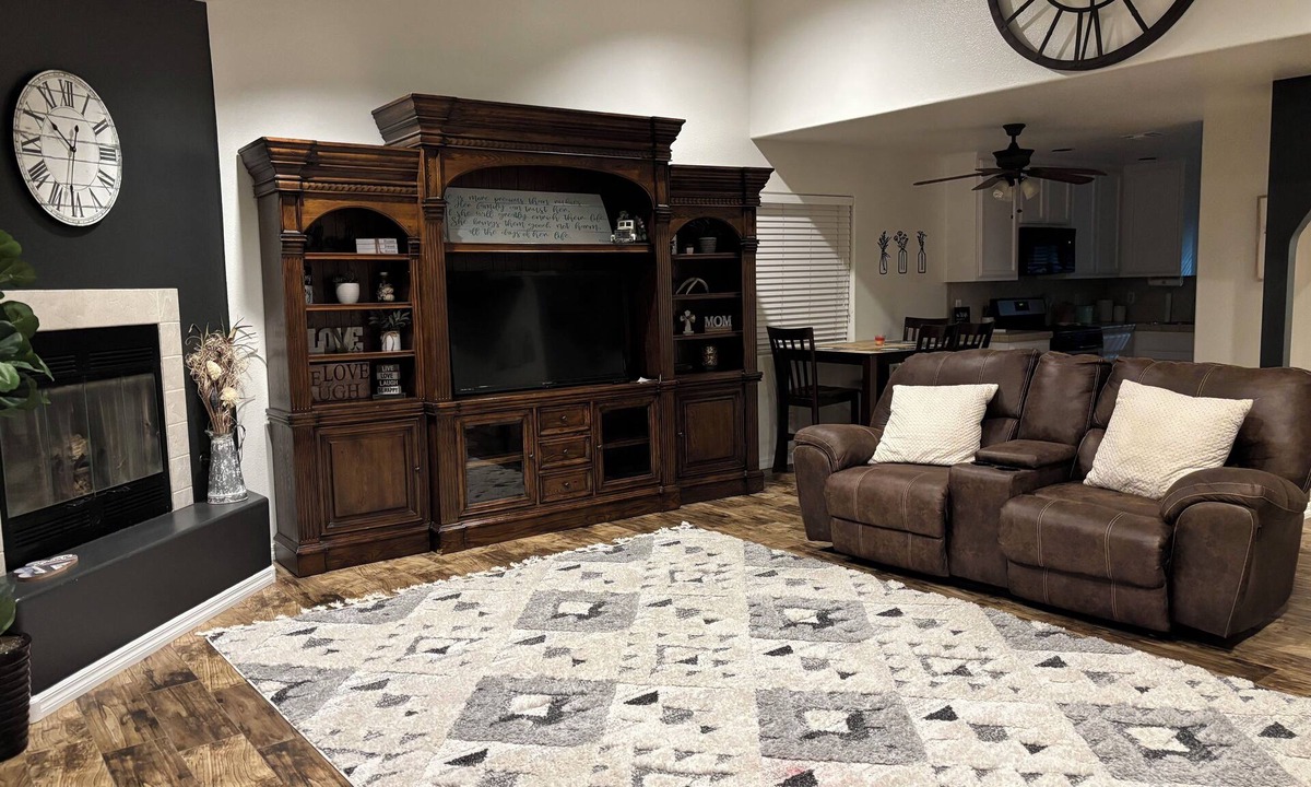 Ridgecrest House | Spacious 4-bedroom house, perfect for entertaining in the heart of Ridgecrest.
