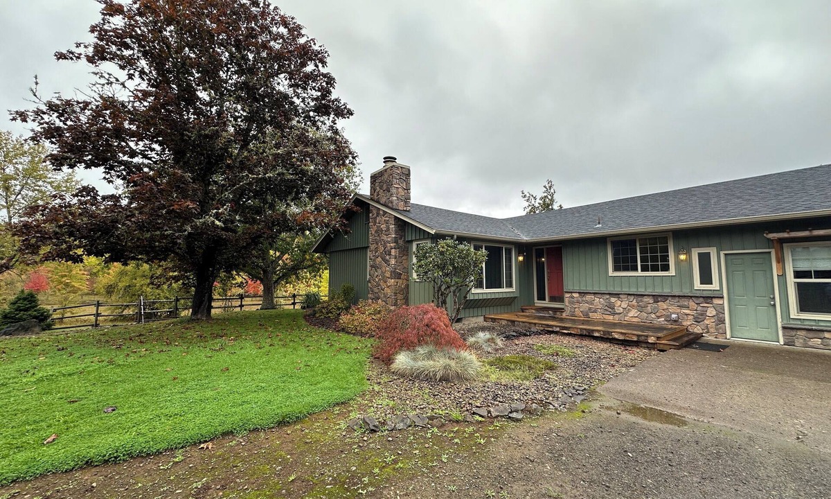 Eugene House | Spacious 4-bedroom home centered in the countryside only 6 minutes from downtown