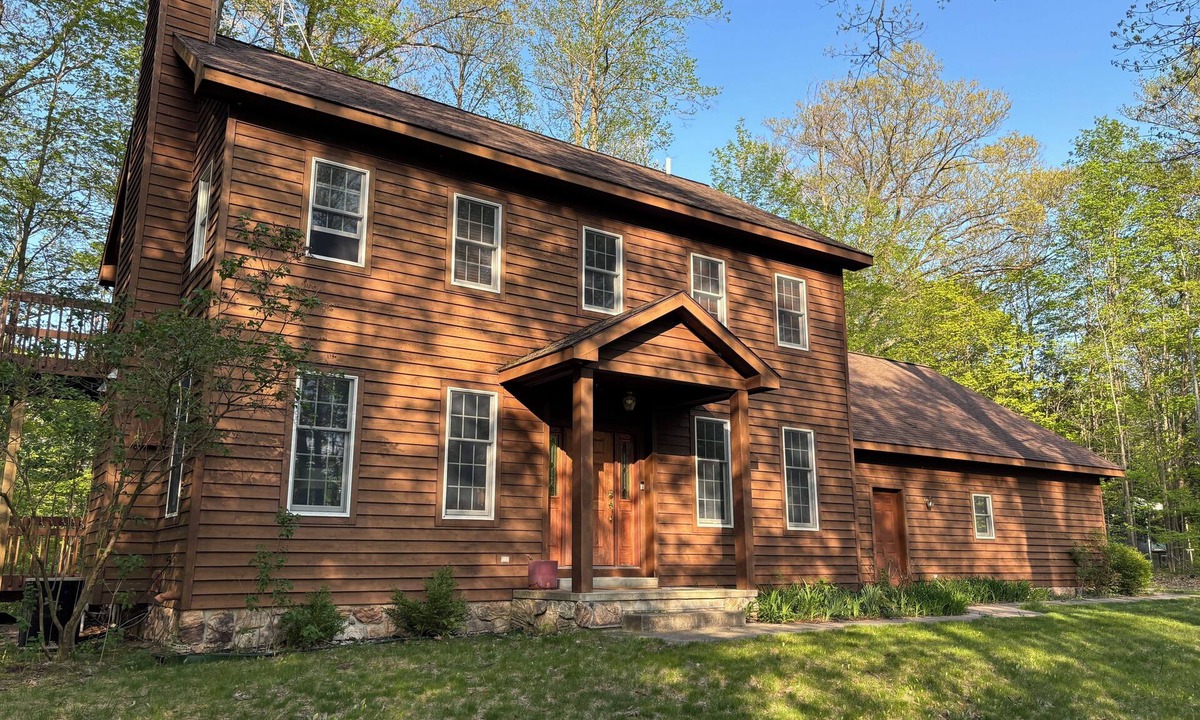 Bellaire House | Spacious 4-bedroom house in beautiful Bellaire with Hot Tub, Pool Table