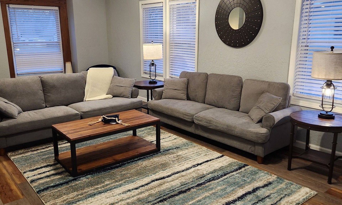 Cherokee House | Spacious 4-bedroom house in Cherokee with AC