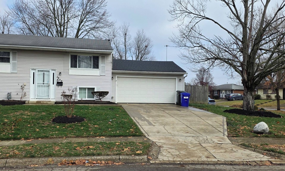 Summit Station House | Spacious 4-bedroom house in wonderful Columbus with essential amenities.