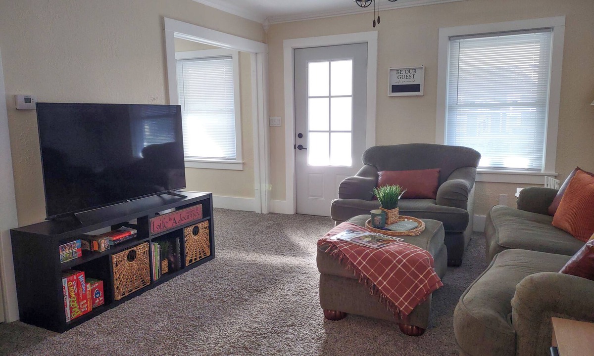 Bendena House | Spacious 4-bedroom house in pleasant Robinson with AC