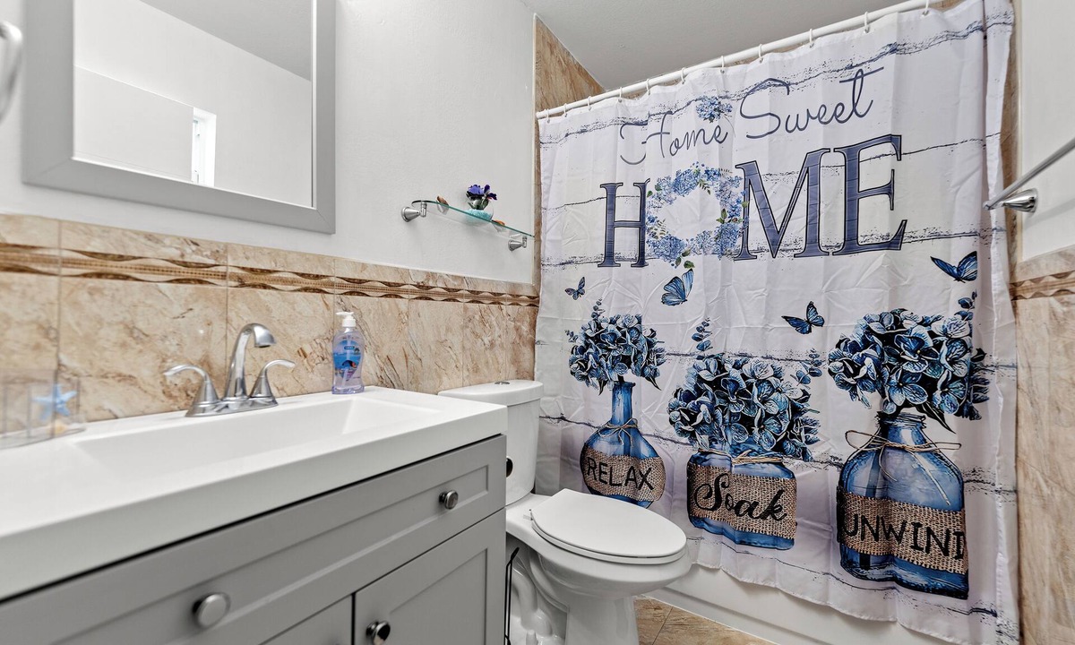Hialeah House | Spacious 4-bedroom house with WiFi and AC in lovely Hialeah