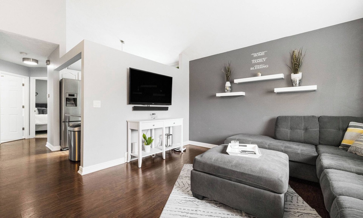 Omaha House | Spacious 4-bedroom house in the heart of West Omaha close to EVERYTHING