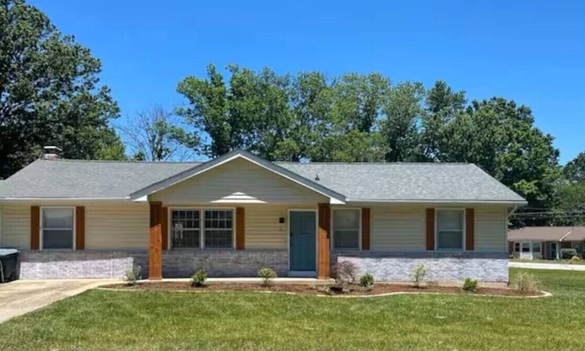 Rolla House | Spacious 4-Bedroom Modern Farmhouse Ideal Family Getaway & Gatherings