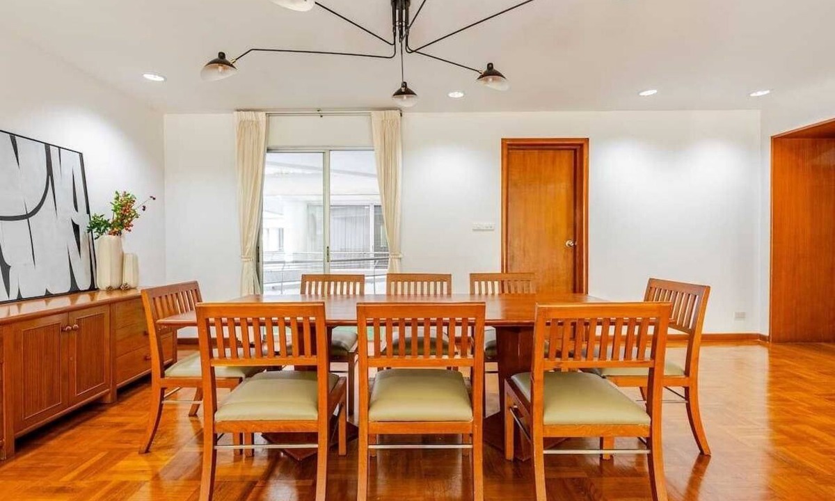 Asoke Apartment | Spacious 4-bedroom Penthouse.8 min to BTS. Next to Emsphere. Elevator+Wheelchair