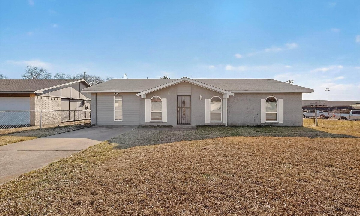 Cedar Hill House | Spacious 4-bedroom single story house in lovely Cedar Hill close to hwy 67.