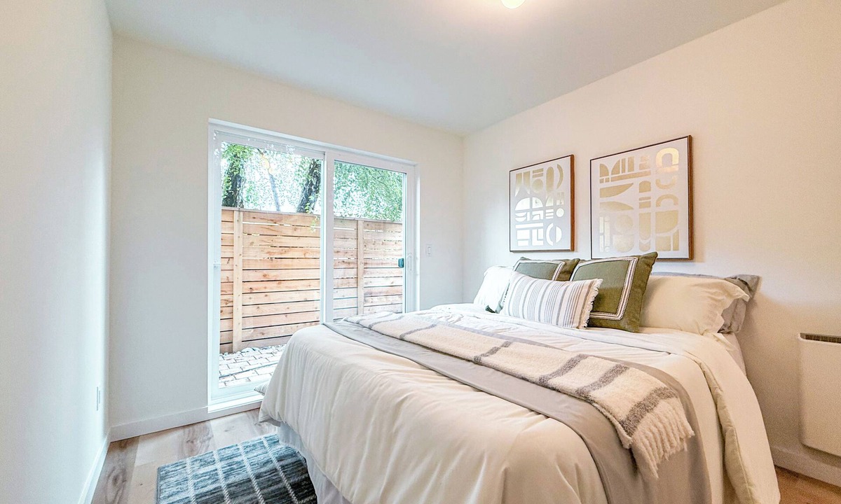 West Woodland House | Spacious 4-bedroom townhome in beautiful Seattle