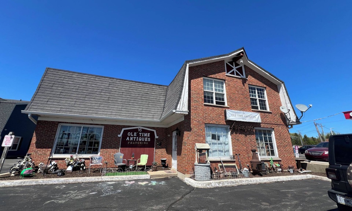 Hainesville Apartment | Spacious 4 Bedroom Rental Above a Fun Antique Store