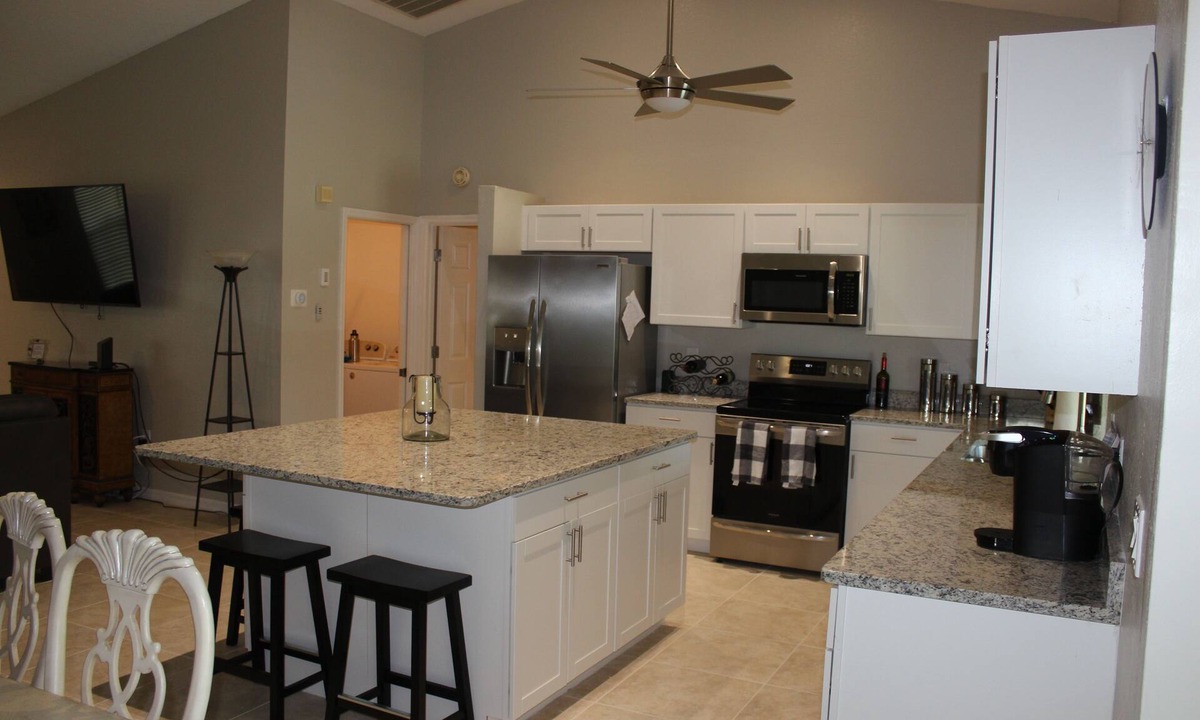 Broadmoor House | SPACIOUS 4 BEDROOMED HOME