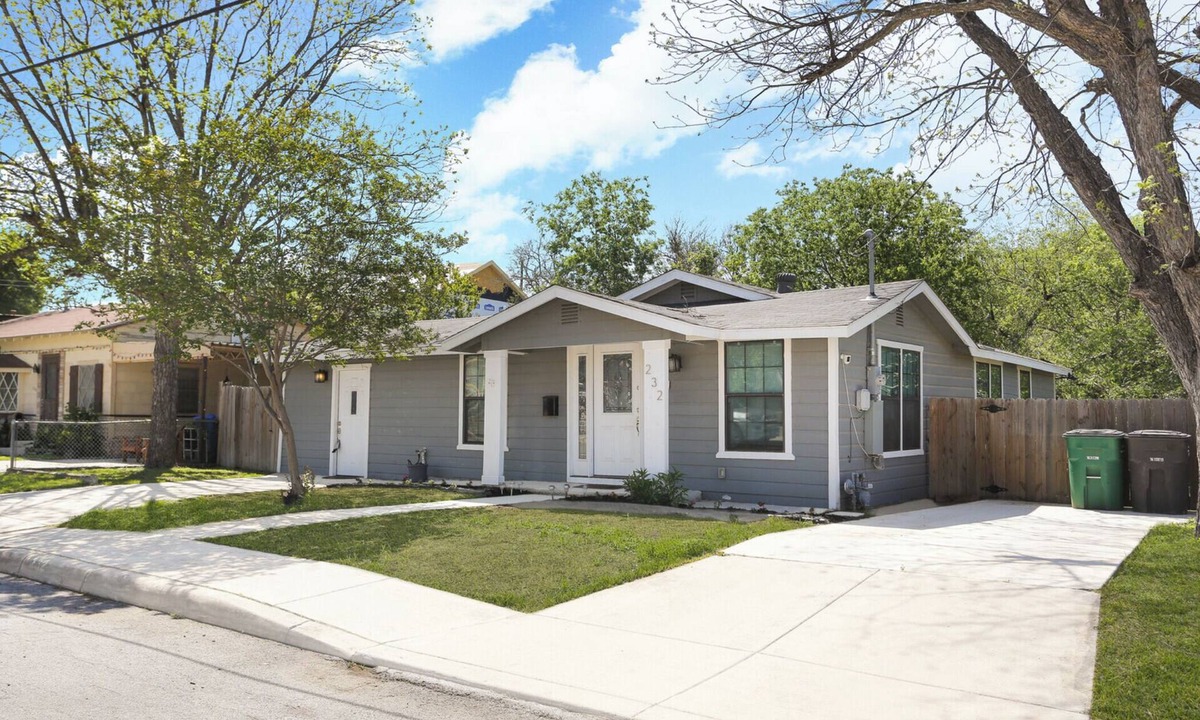 Mahncke Park House | Spacious 4-bedroom house in welcoming San Antonio near trails, Pearl, Gardens