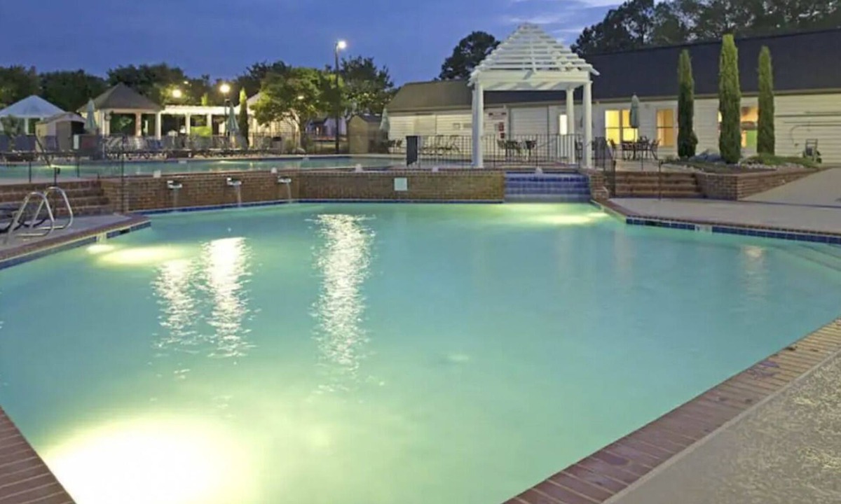 Berkeley Resort | Spacious 4 Bedroom at the Historic Powhatan Resort
