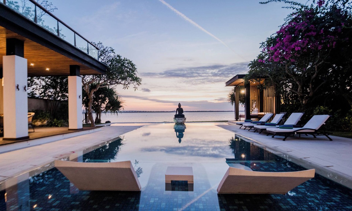 Kuta Selatan Villa | Spacious 4-bedroom villa by the sea in Benoa bay - Nusa Dua