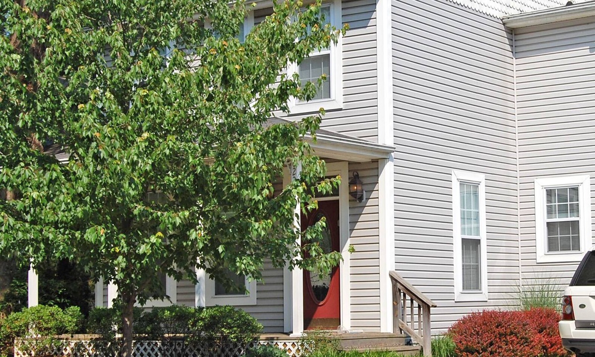 Eastport House | Spacious 4 BR with first FL. BR in Eastport is close to everything! AND PARKING!