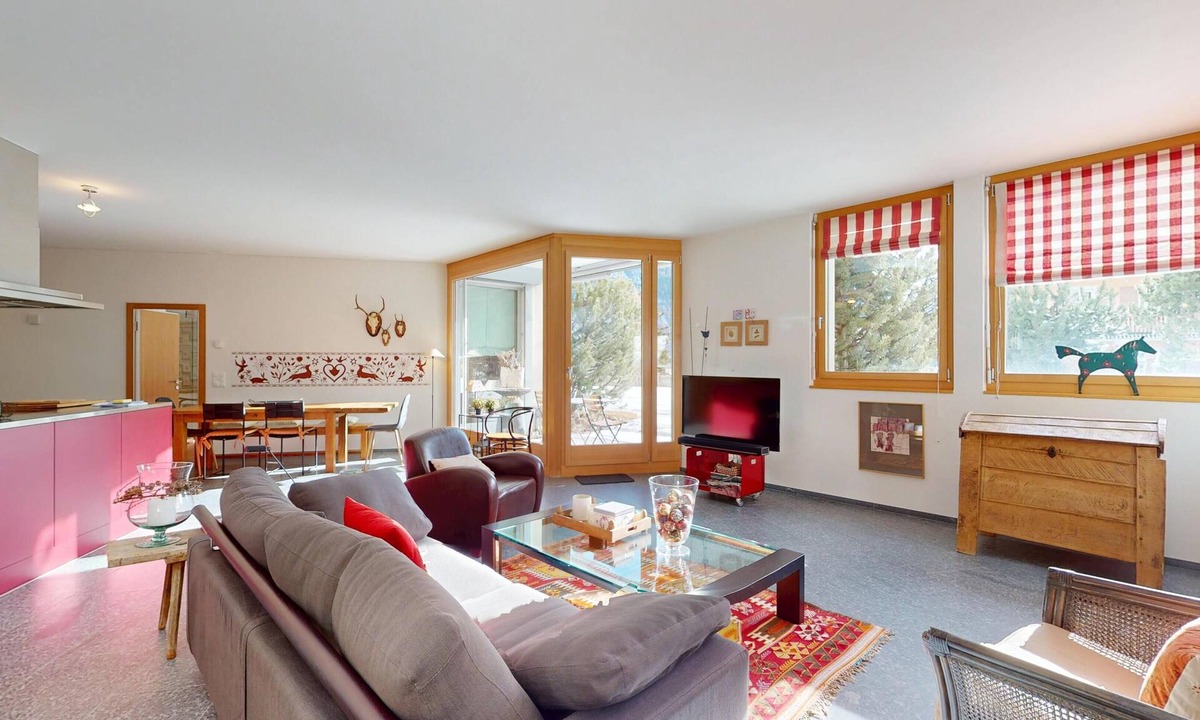 Samedan Apartment | Spacious 4.