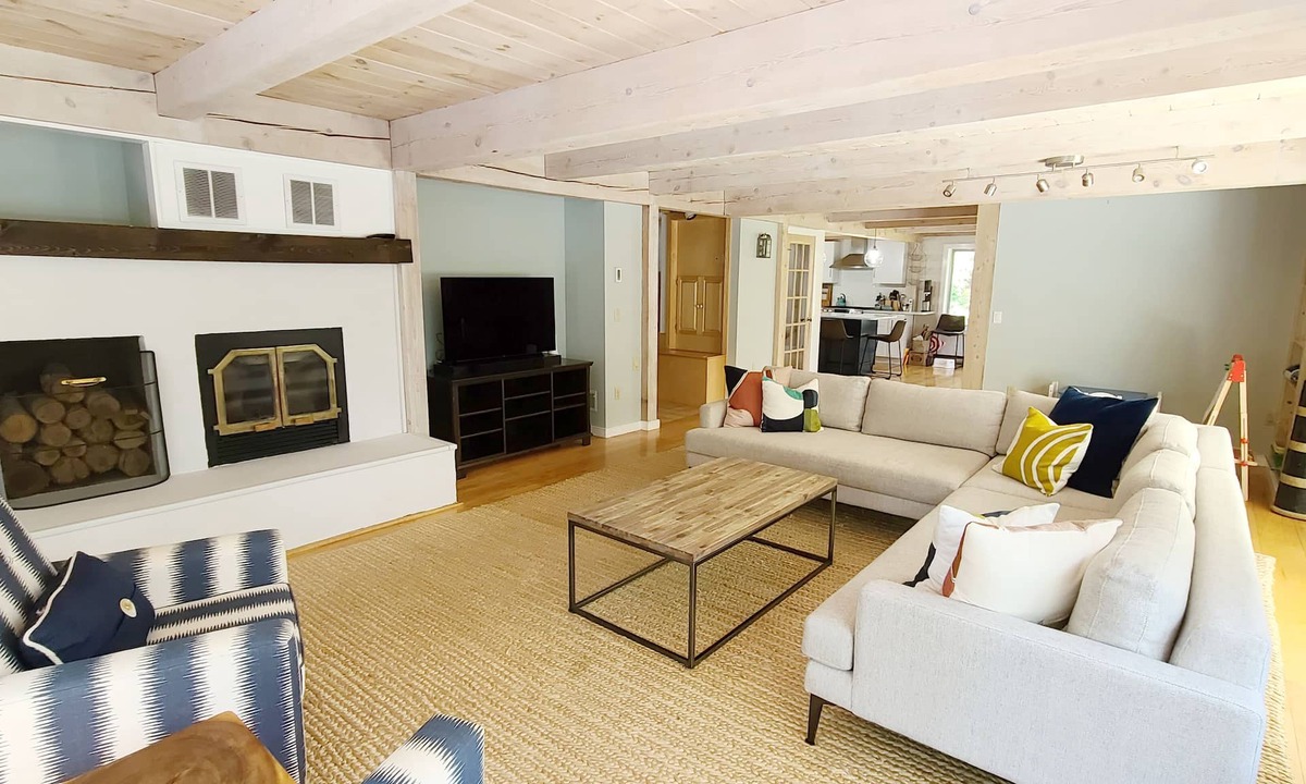 Wellfleet House | Spacious 4BD-A/C, Screen Porch & Deck, Quiet Setting, Walk to Duck Pond
